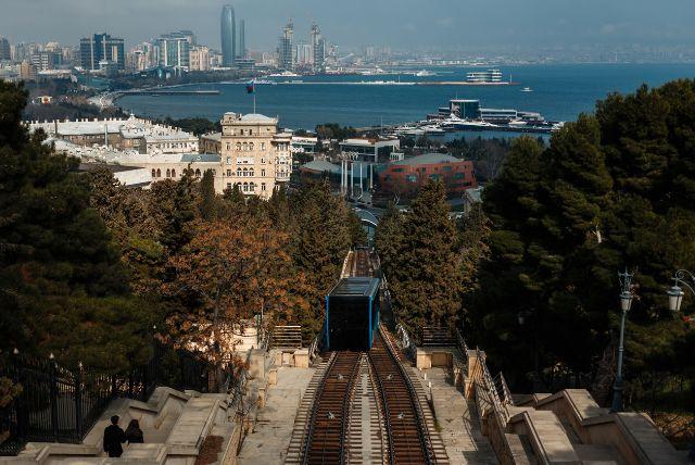 באקו תחבורה ציבורית - מה לדעת על אוטובוסים / רכבות / מוניות?