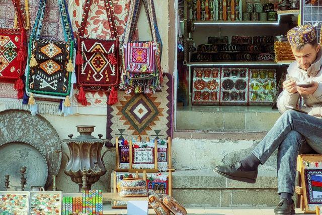 שוק רחוב ניזמי בבאקו