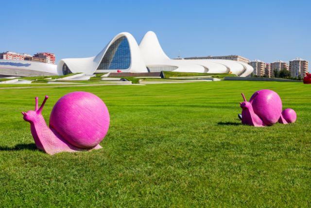 באקו טיול מאורגן או טיול עצמאי לבד?