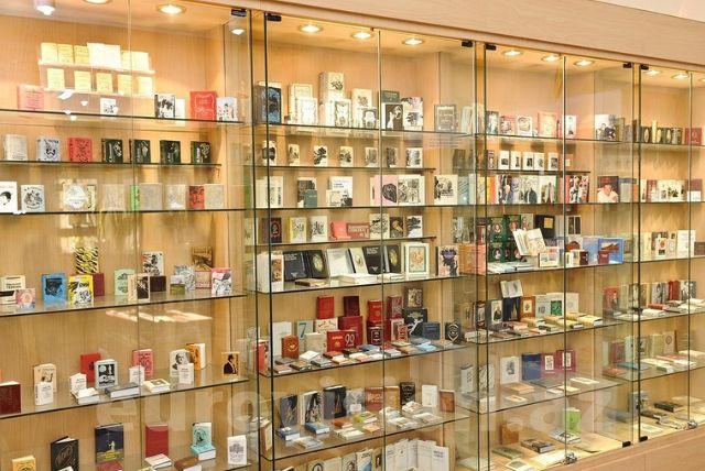 מוזיאון הספרים המיניאטוריים בבאקו credit to viator.com