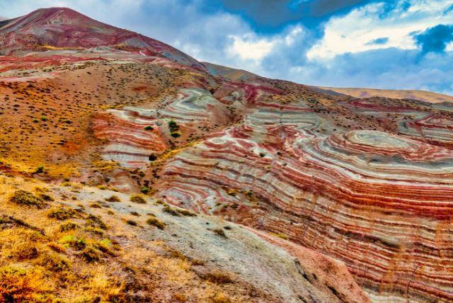 הרי קני סוכריות (הרי הממתקים הנקראים גם הרי הפסים) באזרבייג'ן - Candy Cane Mountains