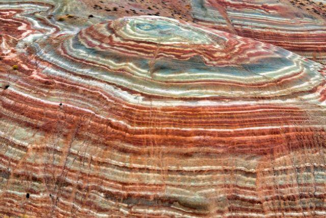 הרי קני סוכריות (הרי הממתקים הנקראים גם הרי הפסים) באזרבייג'ן - Candy Cane Mountains