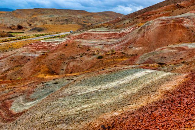 הרי קני סוכריות (הרי הממתקים הנקראים גם הרי הפסים) באזרבייג'ן - Candy Cane Mountains