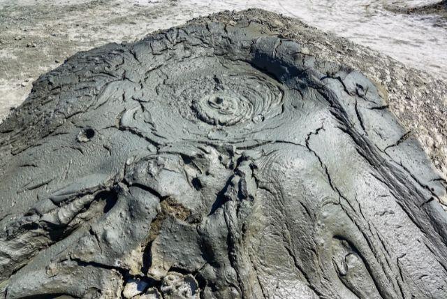 הרי געש של בוץ (Gobustan Mud Volcano)
