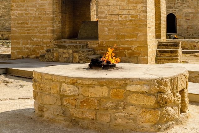 מקדש האש אטשגה (Atashgah Zoroastrian Fire Temple) באזרביג'אן