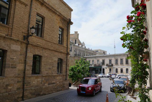 באקו טיולים ברכב - אילו מקומות שווה להגיע עם רכב שכור?