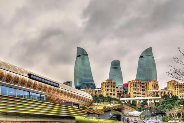 סיור מודרך 4 שעות בבאקו לצד ההיסטורי והמודרני של העיר credit to getyourguide.com