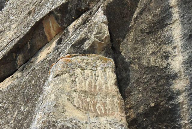 טיול יום מבאקו למוזיאון גובוסטאן, הרי הבוץ, מקדש אתשגאה והר הבוער ינארדאג credit to getyourguide.com