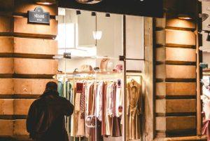 שוק חיקויים של מותגים בבאקו? תגיעו לבינה בזאר (Bina Bazar)