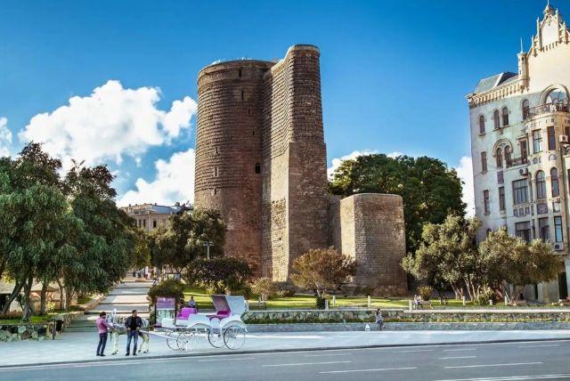 סיור רגלי 3 שעות בבאקו עם מדריך מקצועי מקומי credit to getyourguide.com