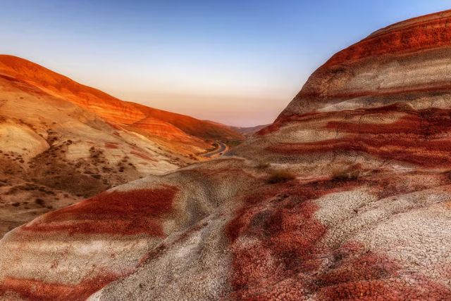 סיור יום מבאקו: הרי הסוכריות, האגם הורוד והר חמש האצבעות credit to getyourguide.com