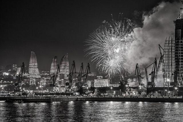 באקו כריסמס - חג המולד בבאקו (איפה יש שוק כריסמס / אילו אירועים / תאריכים חשובים / מה פתוח וסגור / מזג אוויר)