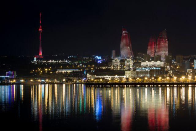 באקו כריסמס - חג המולד בבאקו (איפה יש שוק כריסמס / אילו אירועים / תאריכים חשובים / מה פתוח וסגור / מזג אוויר)