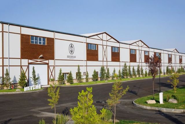 טיול ליקב אורגני בבאקו credit to getyourguide.com