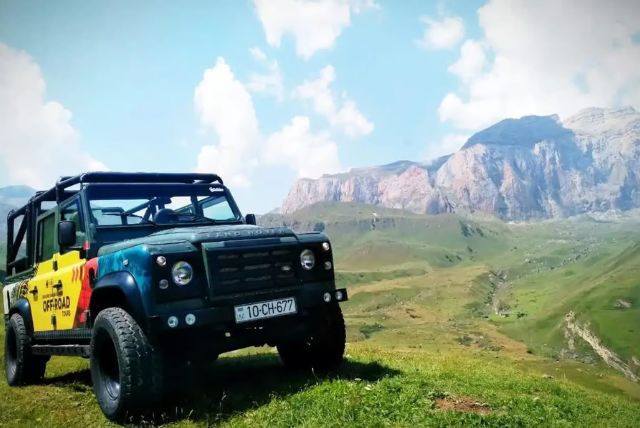 טיולי ג'יפים מבאקו credit to getyourguide.com