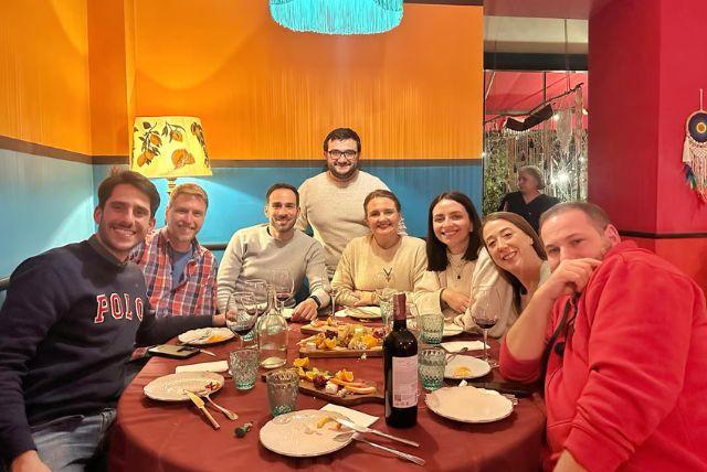 סיור אוכל ויין מקומי בבאקו credit to getyourguide.com