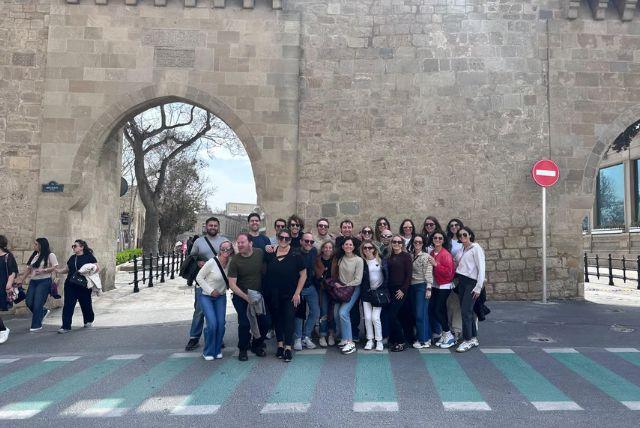 סיור אוכל ויין מקומי בבאקו credit to getyourguide.com