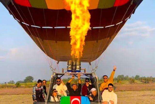 יום טיול מבאקו לשקי כולל כדור פורח, אומגה ונסיעת שטח עוצרת נשימה בהרים credit to getyourguide.com