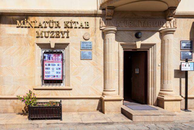 מוזיאון הספרים הזעירים בבאקו - Museum of Miniature Books