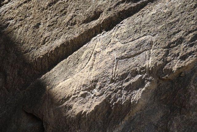 מוזיאון אומנות חציבה בסלע בגובוסטאן - Gobustan rock art museum credit to viator.com