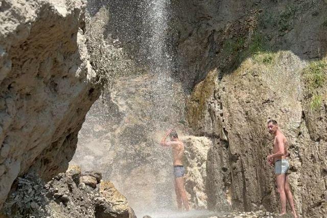 פסגת בזארדוזו – הנקודה הגבוהה ביותר באזרבייג'ן (4466 מ׳) credit to getyourguide.com