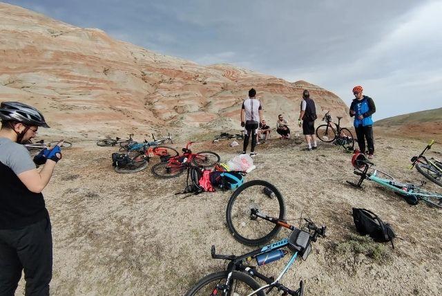 טיול אופניים מבאקו לאזור ח’יזי – רכיבת שטח בבוקר עם ארוחת בוקר כלולה credit to getyourguide.com
