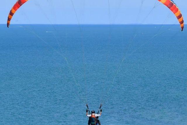 חווית מצנח רחיפה בבאקו - לצנוח באזרבייג'ן credit to getyourguide.com