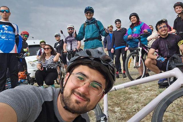 סיור אופניים בהר חיזי (Khizi) עם ארוחת בוקר - רכיבה בין הרי הקשת ונופי הטבע של אזרבייג׳ן credit to getyourguide.com