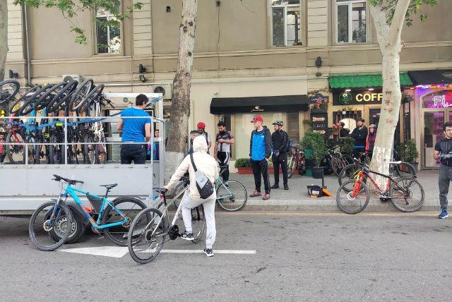 סיור אופניים בהר חיזי (Khizi) עם ארוחת בוקר - רכיבה בין הרי הקשת ונופי הטבע של אזרבייג׳ן credit to getyourguide.com