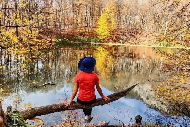 טיול מבאקו לאגם גראנו־הור - טבע הררי ויופי טבעי credit to getyourguide.com