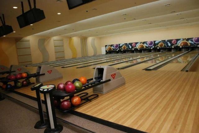 סיור הרפתקאות יומי בבאקו - רכיבה על סוסים, ירי במטווח, קארטינג, באולינג וביליארד credit to getyourguide.com