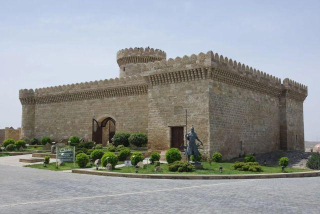 טיול מבאקו אל הפארק הלאומי אבשרון ואי פיראלחי - טבע, תרבות וארוחת דגים מקומית credit to getyourguide.com