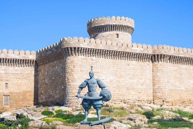 טיול מבאקו אל הפארק הלאומי אבשרון ואי פיראלחי - טבע, תרבות וארוחת דגים מקומית credit to getyourguide.com