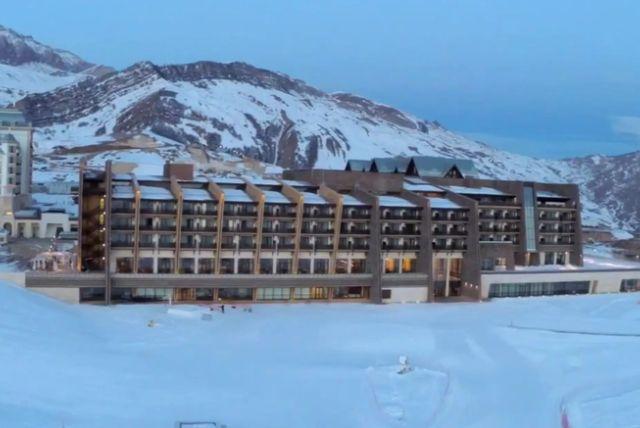 הגעה מבאקו לאתר הנופש Shahdag - הסעה, ביקור בריזורט ופעילויות אופציונליות (סקי, אופנועי שלג ורכיבה על סוסים) credit to getyourguide.com