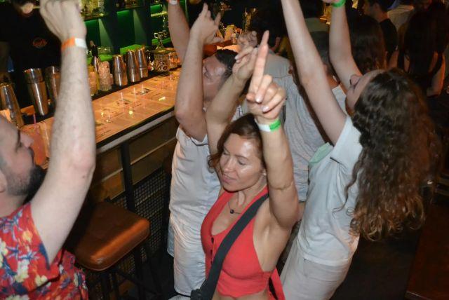 פאב קרול באקו - סיור סבב פאבים ומועדונים של באקו credit to getyourguide.com