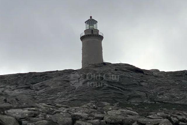 המגדלור של אזרבייג'ן - Artyom Lighthouse credit to getyourguide.com