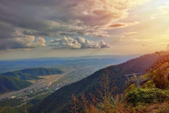 טיול יום מבאקו לגבלה כולל מסגד ג'ומעא, מפלים ורכבל מרהיב credit to getyourguide.com