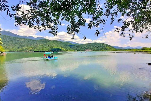 טיול יום מבאקו לגבלה כולל מסגד ג'ומעא, מפלים ורכבל מרהיב credit to getyourguide.com