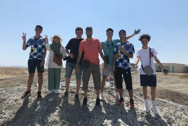 שאטל שדה תעופה באקו למלון במרכז העיר (אוטובוס זול ונוח) credit to getyourguide.com