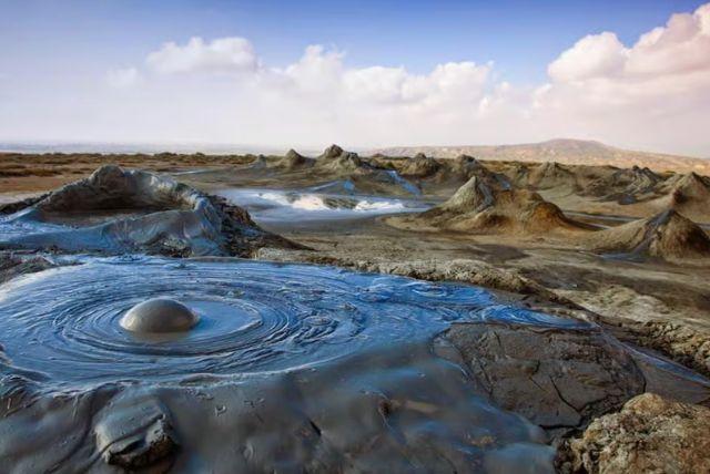 שאטל שדה תעופה באקו למלון במרכז העיר (אוטובוס זול ונוח) credit to getyourguide.com