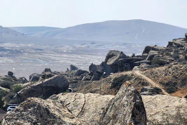 שאטל שדה תעופה באקו למלון במרכז העיר (אוטובוס זול ונוח) credit to getyourguide.com