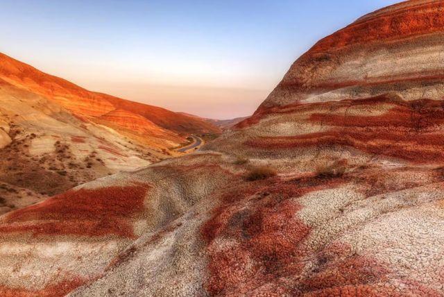 סיור יום מבאקו אל חיזי וקובה כולל ביקור בריזורט שאחדאג והאגם הורוד credit to getyourguide.com